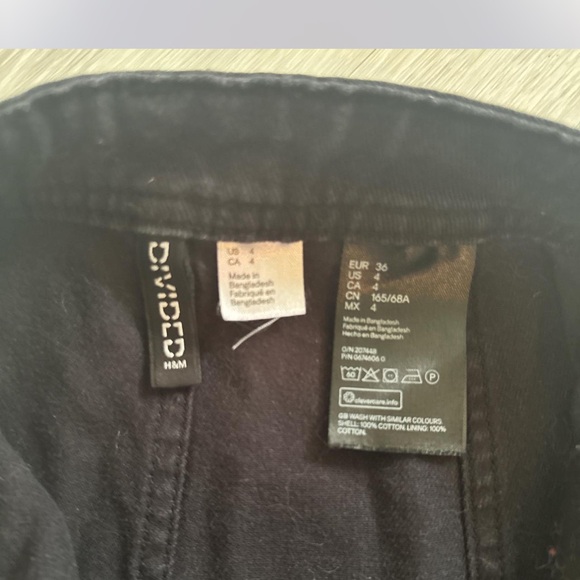 H&M Black Mini Skater Skirt with Slit - Picture 2 of 3